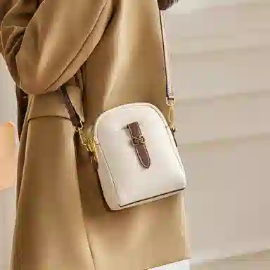 纳兰杜 原创五金设计时尚高级质感拉链开合 牛皮 斜挎单肩包手机包 迷你 女款 奶酪白配咖色/咖色