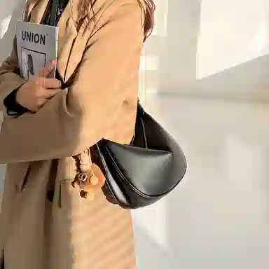 纳兰杜 包包女高颜值潮流百搭休闲高级感简约女包通勤 牛皮 饺子包新月包斜挎单肩包 中号 女款 燕麦色