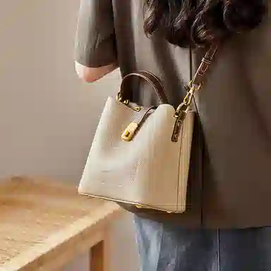 纳兰杜 休闲百搭通勤实用洋气轻复古女包 头层牛皮拼合成革 水桶包单肩斜挎包手提包 常规 女款 奶茶拼棕/金棕色