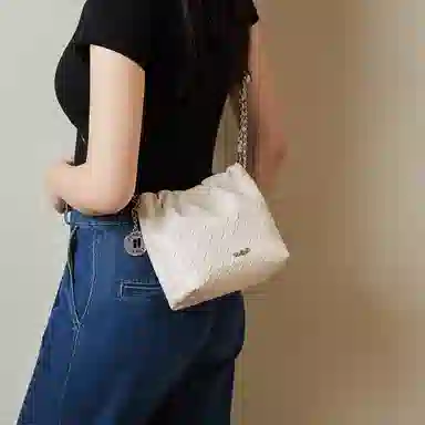 纳兰杜 潮流时尚百搭编织设计褶皱包 牛剖层革拼合成革 链条包斜挎包单肩包 小号 女款 子夜黑/米白色/太空银