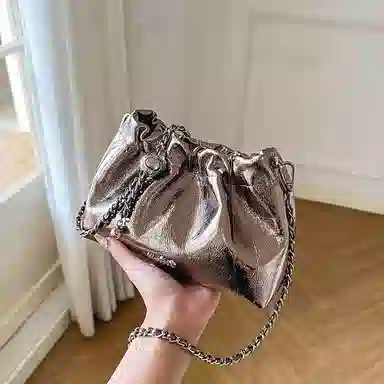 纳兰杜 女包百搭潮流甜酷小众设计感精致褶皱包包 牛皮 链条包云朵包单肩斜挎包 迷你 女款 金枪色