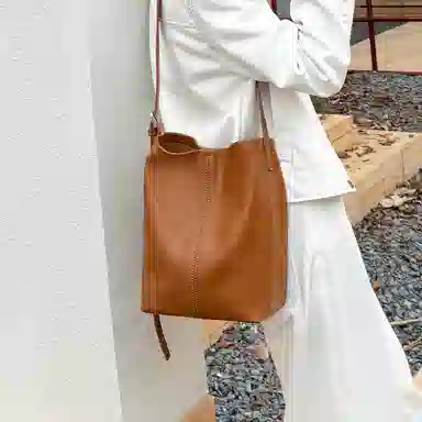 纳兰杜 通勤复古时尚百搭高级感实用 牛皮拼合成革 水桶包斜挎单肩包 迷你 女款 子夜黑/金棕/咖啡色