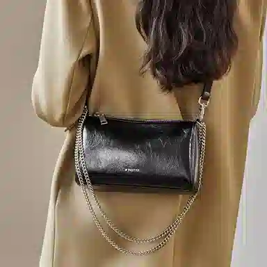 纳兰杜 小众设计高级感百搭款简约优雅潮流链条包 牛皮拼合成革 枕头包斜挎包单肩包 小号 女款 子夜黑/银色