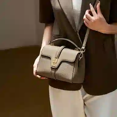 纳兰杜 手提包女高级感时尚百搭优雅女士包气质妈妈款包包洋气品牌女包 头层牛皮 单肩包斜挎包 小号 女款 米白拼杏色/大象灰