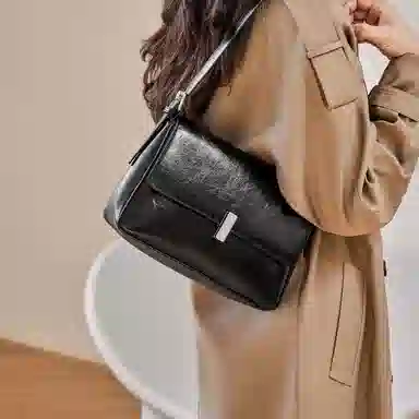 纳兰杜 百搭时尚夏天潮流通勤 牛皮 斜挎包单肩包小方包腋下包 常规 女款 极光银/子夜黑