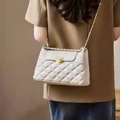 纳兰杜 包包女包潮流百搭精致通勤女生小众品牌 牛皮合成革 链条包菱格包单肩斜挎包小方包 中号 女款 米白色