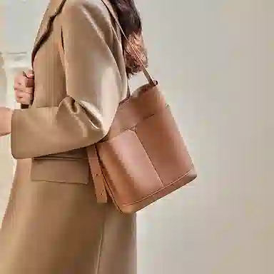 纳兰杜 百搭潮流通勤单肩包女 牛皮 斜挎包 大号 女款 金棕色/咖色/米白拼杏