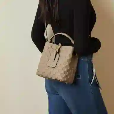 纳兰杜 洋气精致休闲高级感 头层牛皮 水桶包手提包 迷你 女款 米白拼棕/大象灰