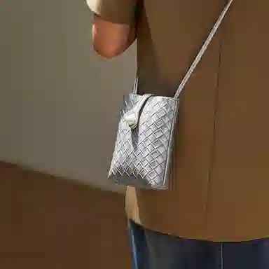 纳兰杜 通勤精致百搭小众 牛皮拼合成革 单肩斜挎手机包 女款 子夜黑/太空银