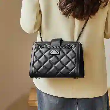 纳兰杜 包包女包 百搭菱格小香风潮流时尚高颜值 牛皮合成革 通勤包腋下包链条包单肩斜挎包 中号 女款 子夜黑/米白拼杏色