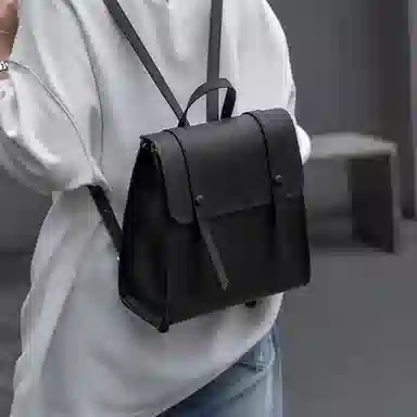 纳兰杜 英伦风百搭时尚纯色简约休闲 牛皮拼合成革 双肩包 女款 子夜黑