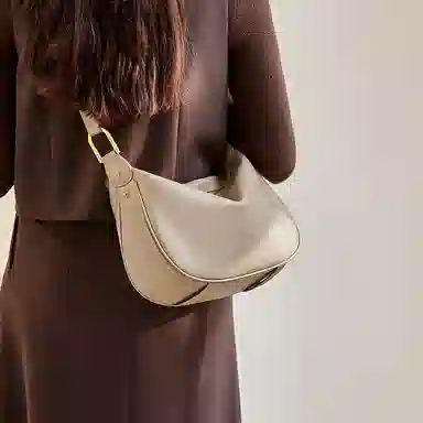 纳兰杜 时尚小众设计女包法式潮流饺子包女高级感通勤实用包包 牛皮合成革 斜挎包单肩包腋下包新月包 女款 燕麦色