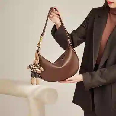 纳兰杜 高级感小众潮流高颜值百搭休闲通勤 牛皮拼合成革 饺子包单肩斜挎包 中号 女款 摩卡咖色/子夜黑色