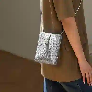 纳兰杜 通勤精致百搭小众 牛皮拼合成革 单肩斜挎手机包 女款 子夜黑/太空银