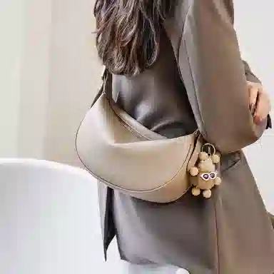 纳兰杜 包包女高颜值潮流百搭休闲高级感简约女包通勤 牛皮 饺子包新月包斜挎单肩包 中号 女款 燕麦色