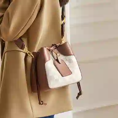 纳兰杜 大容量休闲简约设计抽绳开合 牛皮 水桶包手提单肩包 中号 女款 米白配棕