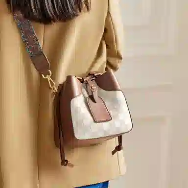 纳兰杜 大容量休闲简约设计抽绳开合 牛皮 水桶包手提单肩包 中号 女款 米白配棕