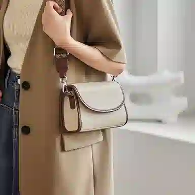 纳兰杜 女士包包休闲百搭妈妈款气质简约时尚品牌小众女包 牛皮 小方包通勤包斜挎包单肩包 小号 女款 米白拼咖色/子夜黑