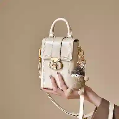 纳兰杜 夏天女士洋气迷你小众包包轻便散步休闲小巧百搭包包礼盒装 牛皮拼合成革 手机包斜挎包单肩包 中号 女款 米白色