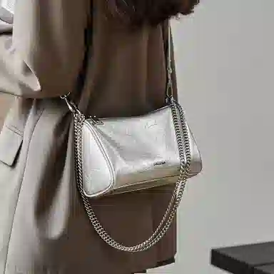 纳兰杜 小众设计高级感百搭款简约优雅潮流链条包 牛皮拼合成革 枕头包斜挎包单肩包 小号 女款 子夜黑/银色