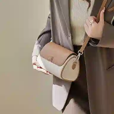 纳兰杜 包包女百搭高潮流小众品牌女士包包 牛皮拼合成革 圆筒包斜挎包单肩包 小号 女款 米白拼杏/可可棕