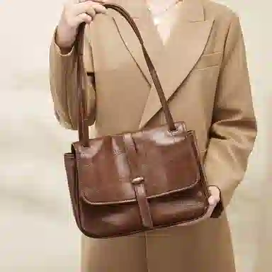 纳兰杜 包包女包时尚百搭高级感复古简约通勤包 牛皮 邮差包单肩包斜挎包 大号 女款 棕色