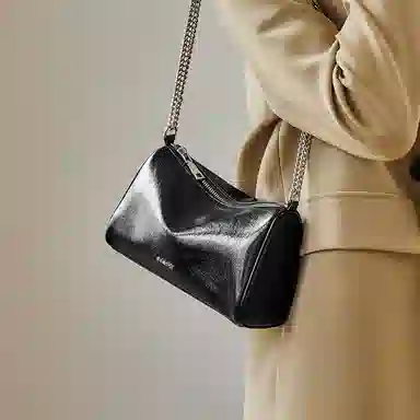 纳兰杜 小众设计高级感百搭款简约优雅潮流链条包 牛皮拼合成革 枕头包斜挎包单肩包 小号 女款 子夜黑/银色