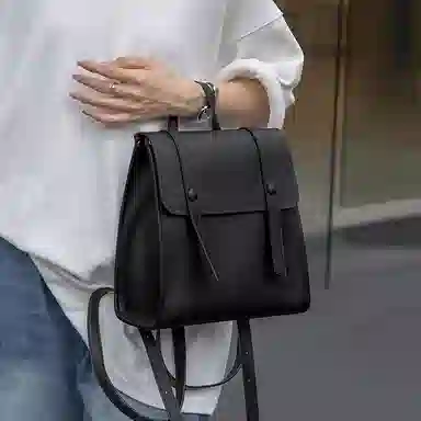 纳兰杜 英伦风百搭时尚纯色简约休闲 牛皮拼合成革 双肩包 女款 子夜黑