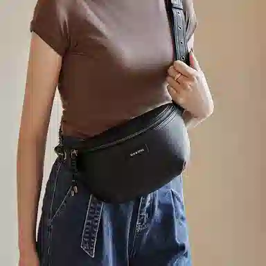 纳兰杜 大容量休闲通勤百搭款简约潮流时尚女包实用 牛皮合成革 胸包腰包单肩斜挎包 中号 女款 子夜黑/咖色