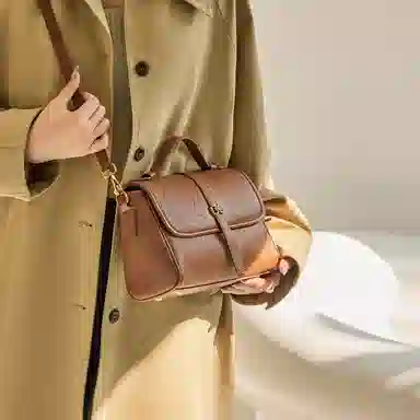 纳兰杜 高级感时尚百搭复古纯色简约小方包 牛皮拼合成革 单肩包斜挎包手提包 中号 女款 植鞣棕色