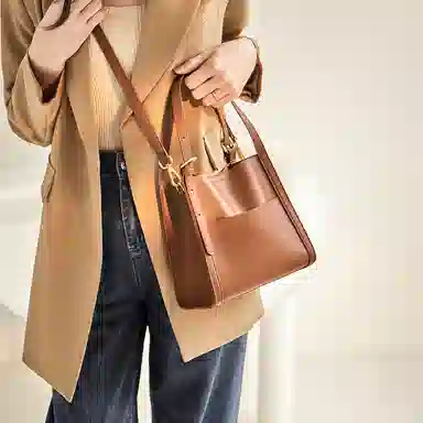 纳兰杜 通勤时尚斜挎包高级感百搭简约牛皮手提单肩包 大号 女款 可可棕/杏色
