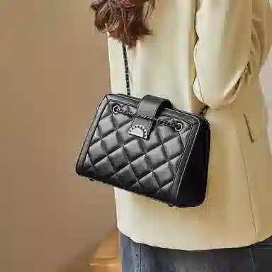 纳兰杜 包包女包 百搭菱格小香风潮流时尚高颜值 牛皮合成革 通勤包腋下包链条包单肩斜挎包 中号 女款 子夜黑/米白拼杏色