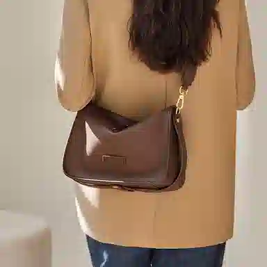 纳兰杜 高颜值百搭时尚简约休闲小众品牌女包 牛皮 腋下包枕头包斜挎包单肩包 中号 女款 黑色 / 盐咖色  / 奶杏色