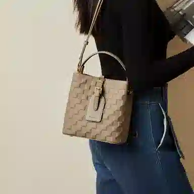 纳兰杜 洋气精致休闲高级感 头层牛皮 水桶包手提包 迷你 女款 米白拼棕/大象灰