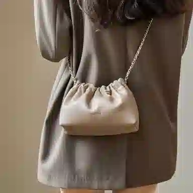 纳兰杜 时尚潮流女生链条包高级感小众品牌百搭褶皱 牛皮 小包女包单肩包 小号 女款 棕色/燕麦色/子夜黑