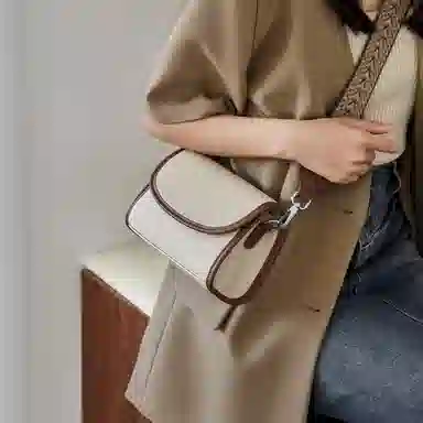 纳兰杜 女士包包休闲百搭妈妈款气质简约时尚品牌小众女包 牛皮 小方包通勤包斜挎包单肩包 小号 女款 米白拼咖色/子夜黑