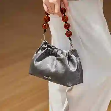 纳兰杜 女包新中式缎面百搭潮流实用女生精致包包 牛皮 链条包云朵包腋下包单肩斜挎包 迷你 女款 太空银/奶昔白/橄榄绿