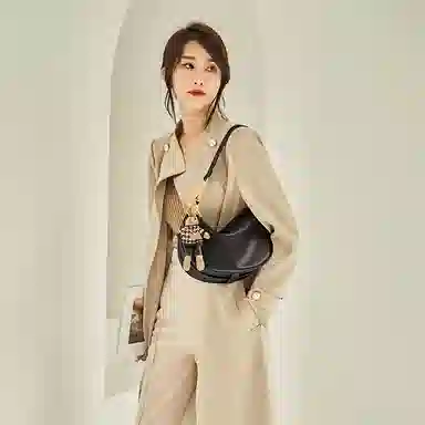 纳兰杜 高级感小众潮流高颜值百搭休闲通勤 牛皮拼合成革 饺子包单肩斜挎包 中号 女款 摩卡咖色/子夜黑色