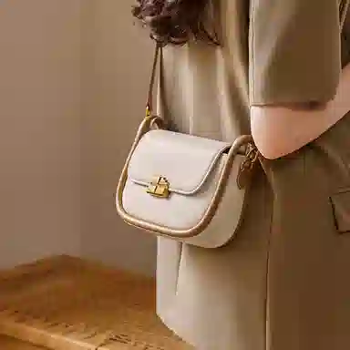 纳兰杜 包包潮流百搭时尚女生通勤高颜值精致女包 合成革 马鞍包小方包单肩斜挎包 女款 太妃糖棕/米白拼棕