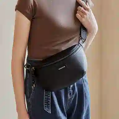 纳兰杜 大容量休闲通勤百搭款简约潮流时尚女包实用 牛皮合成革 胸包腰包单肩斜挎包 中号 女款 子夜黑/咖色