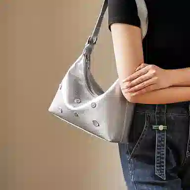 纳兰杜 大容量潮流甜酷少女百搭时尚高颜值小众 牛皮拼合成革 腋下包单肩包斜挎包托特包 大号 女款 银色/黑色