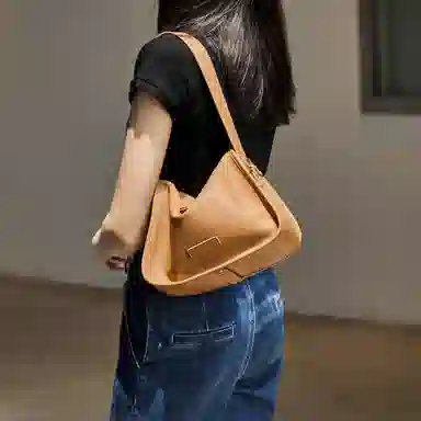 纳兰杜 高颜值百搭时尚简约休闲小众品牌女包 牛皮 腋下包枕头包斜挎包单肩包 中号 女款 黑色 / 盐咖色  / 奶杏色