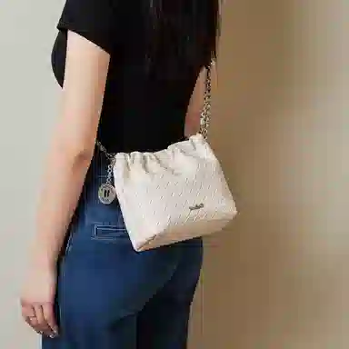 纳兰杜 潮流时尚百搭编织设计褶皱包 牛剖层革拼合成革 链条包斜挎包单肩包 小号 女款 子夜黑/米白色/太空银