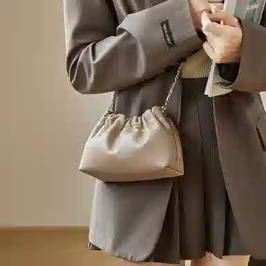 纳兰杜 时尚潮流女生链条包高级感小众品牌百搭褶皱 牛皮 小包女包单肩包 小号 女款 棕色/燕麦色/子夜黑