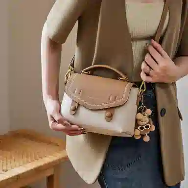 纳兰杜 女包百搭高级感小众品牌通勤休闲潮流实用 牛剖层革拼合成革 手提包斜挎包单肩包 小号 女款 米白拼杏/可可棕