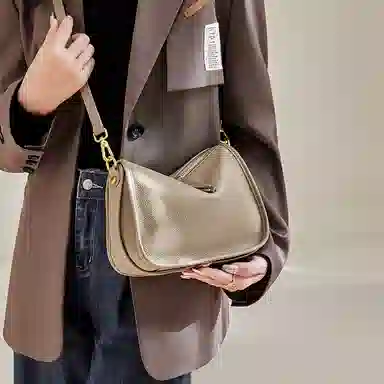 纳兰杜 包包女时尚百搭通勤高级感品牌女包 头层牛皮 枕头包斜挎包单肩包腋下包 中号 女款 大象灰