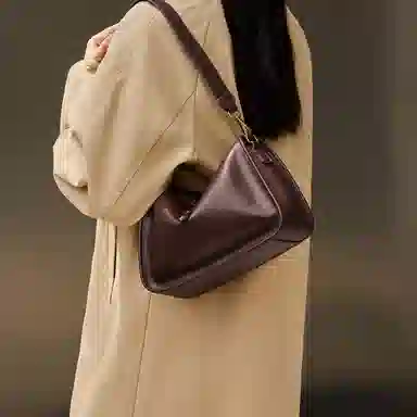 纳兰杜 高级通勤百搭软皮休闲简约 牛皮拼合成革 斜挎包 中号 女款 植鞣咖色