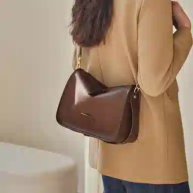 纳兰杜 高颜值百搭时尚简约休闲小众品牌女包 牛皮 腋下包枕头包斜挎包单肩包 中号 女款 黑色 / 盐咖色  / 奶杏色