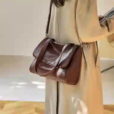 纳兰杜 复古通勤百搭休闲 牛皮拼合成革 邮差包单肩包 女款 植鞣咖色/植鞣黑色