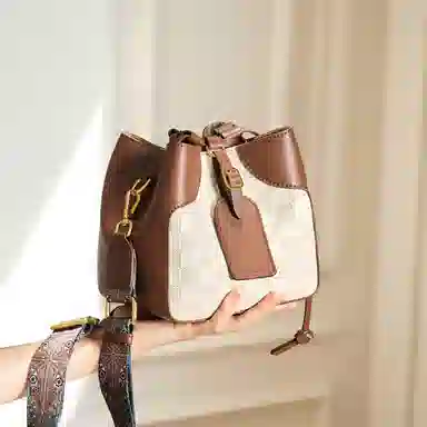 纳兰杜 大容量休闲简约设计抽绳开合 牛皮 水桶包手提单肩包 中号 女款 米白配棕